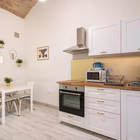 D20- Boutique Apartments, Best Location, By Bqa *